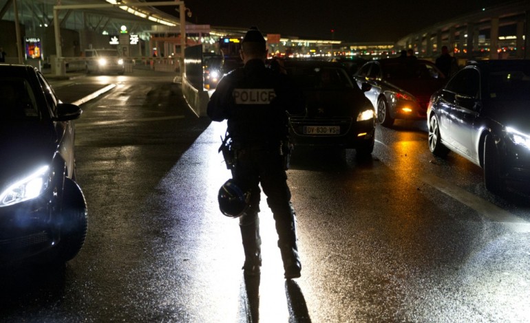 Paris (AFP). Des chauffeurs VTC manifestent à Roissy et à Orly