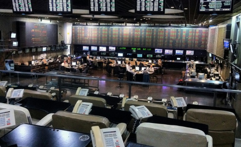 Buenos Aires (AFP). La Bourse argentine chute de 6,28% à une heure de la fermeture