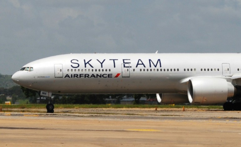 Paris (AFP). Un avion d'Air France atterrit d'urgence au Kenya, l'engin suspect était inoffensif