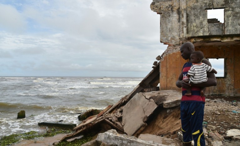 Grand-Lahou (Côte d'Ivoire) (AFP). Côte d'Ivoire: un village historique victime de la montée des eaux
