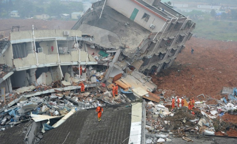 Shenzhen (Chine) (AFP). Chine: 91 disparus dans un énorme glissement de terrain