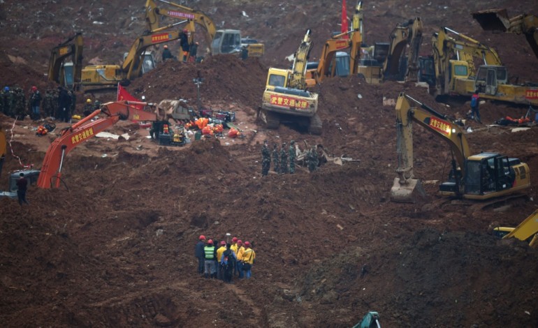 Shenzhen (Chine) (AFP). Chine: un premier corps retiré du glissement de terrain à Shenzhen