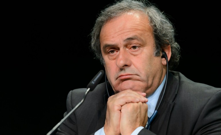 Paris (AFP). Platini suspendu huit ans: A coups de pieds au culte