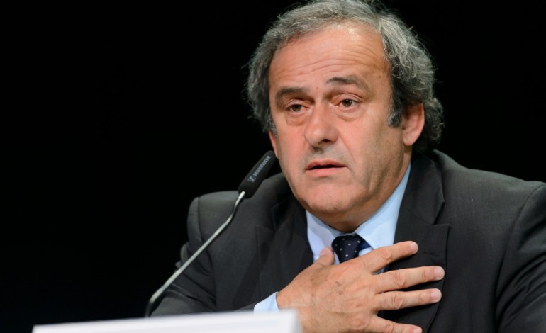 Paris (AFP). Platini: J'en ai pris plein la gueule, on m'a mis dans le même sac que Blatter