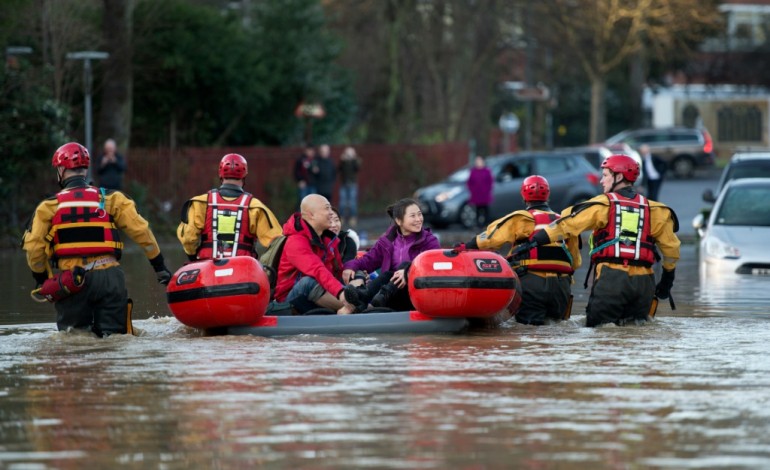 York (Royaume-Uni) (AFP). GB: Cameron au chevet des populations affectées par les inondations