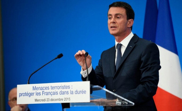 Paris (AFP). Déchéance: Valls revient à la charge et renvoie aux opposants l'accusation de faire le jeu du FN