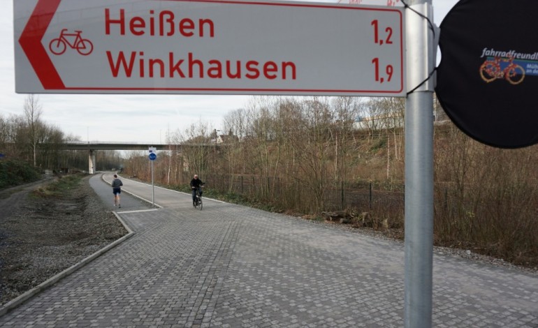 Berlin (AFP). Allemagne: des communes se lancent dans les autoroutes pour vélos