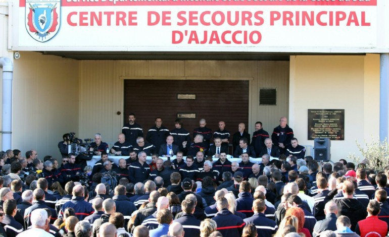 Ajaccio (AFP). Corse: deux suspects présentés à un juge, appel au calme des pompiers