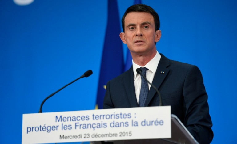 Paris (AFP). Déchéance de nationalité: les Français favorables, la gauche divisée
