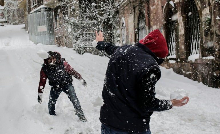 Istanbul (AFP). Turquie: plus de 300 vols annulés par la neige à Istanbul