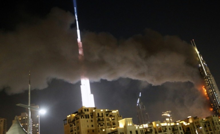 Dubaï (AFP). Dubaï: spectaculaire incendie dans un hôtel avant les festivités du Nouvel an