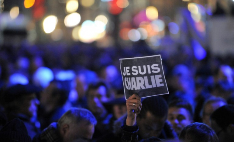 Paris (AFP). Légion d'honneur: victimes et héros des attentats de janvier et du Thalys distingués 