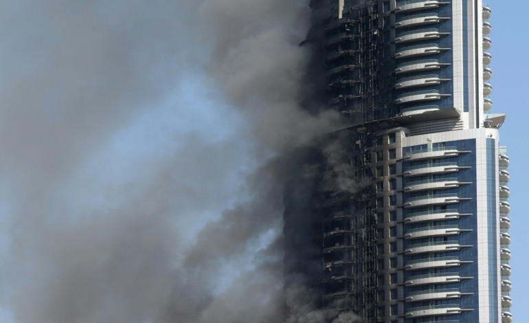 Dubaï (AFP). Dubaï enquête sur le spectaculaire incendie d'un hôtel de luxe en plein réveillon