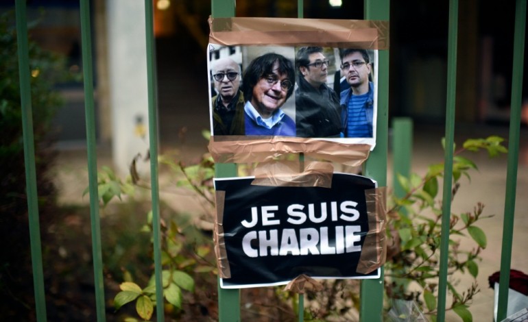 Paris (AFP). Légion d'honneur: les victimes et héros des attentats de janvier et du Thalys distingués