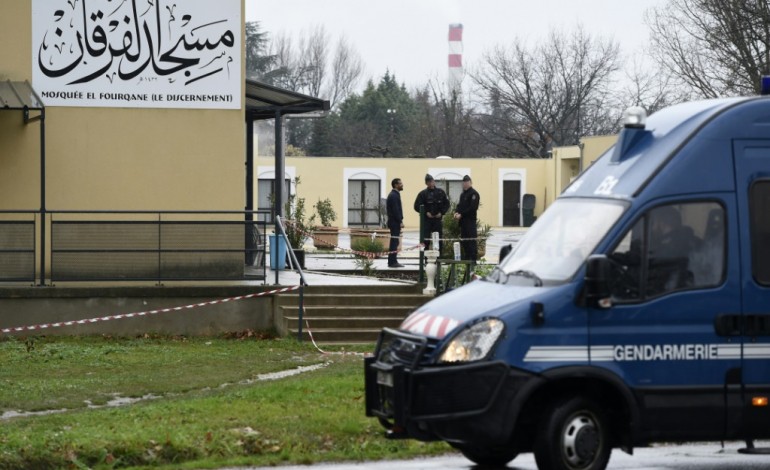 Lyon (AFP). L'assaillant de la mosquée de Valence mis en examen pour tentatives de meurtres 