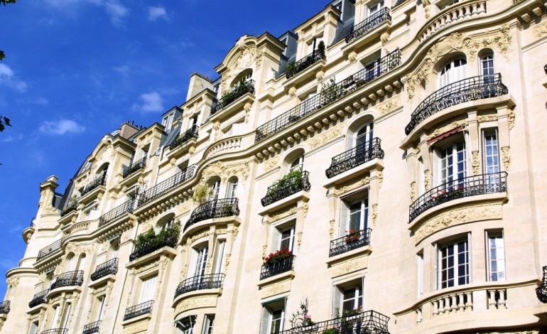 Paris (AFP). France/Immobilier ancien : l'embellie devrait se poursuivre en 2016