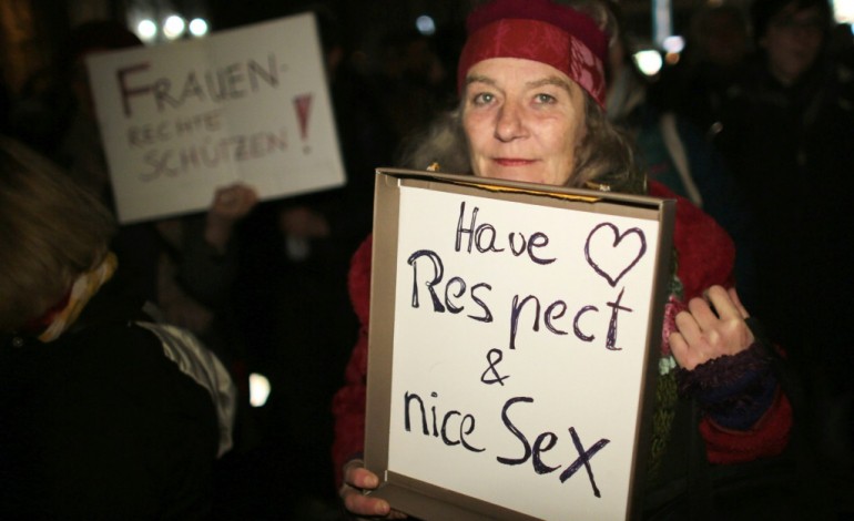 Cologne (Allemagne) (AFP). Allemagne: indignation après une centaine d'agressions sexuelles lors du Nouvel An