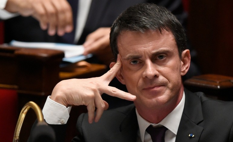 Paris (AFP). Déchéance de nationalité: Valls déplore des faux débats 