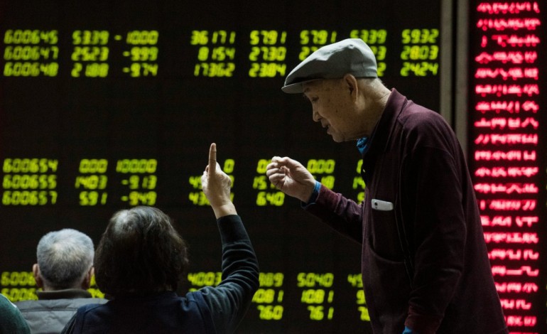Shanghai (AFP). Chine: les Bourses ferment prématurément après une chute de 7%