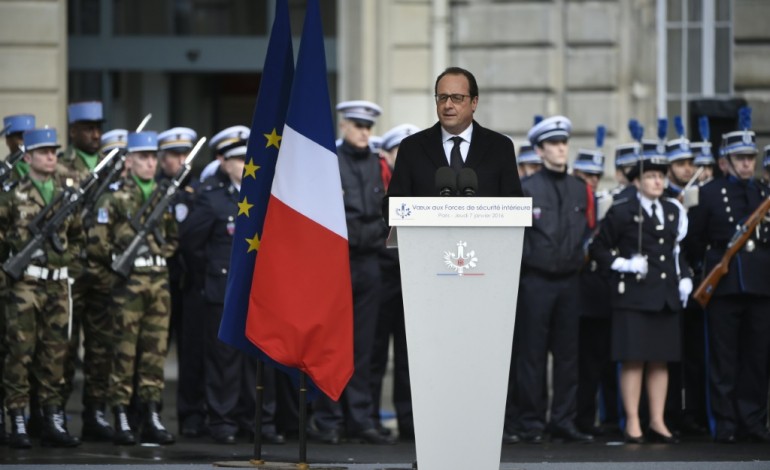 Paris (AFP). Hollande rend hommage aux policiers morts pour que nous puissions vivre libres
