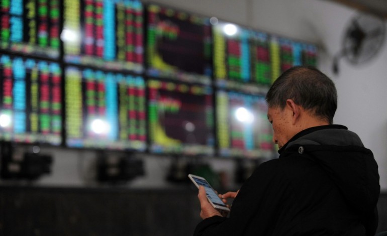 Hong Kong (AFP). Les Bourses de Shanghai et Hong Kong finissent en hausse