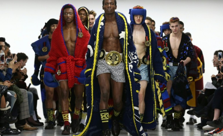 Londres (AFP). La Fashion Week de Londres monte sur le ring