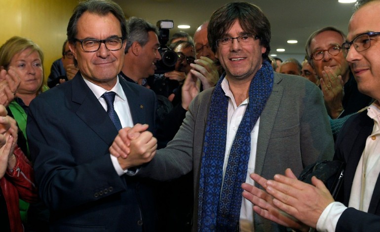 Barcelone (AFP). Les indépendantistes de Catalogne forment un gouvernement 