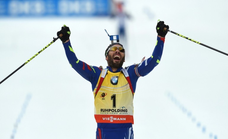 Paris (AFP). Biathlong: Martin Fourcade pose à Ruhpolding quelques phalanges sur le gros globe