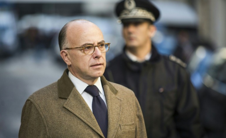 Paris (AFP). Cazeneuve: l'assaillant du commissariat parisien n'avait pas de complices