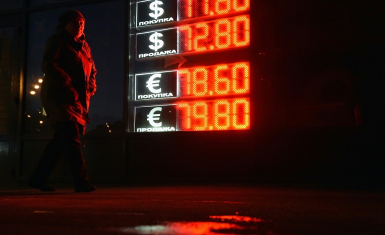 Moscou (AFP). La Bourse de Moscou plonge de plus de 4%, le rouble au plus bas depuis plus d'un an