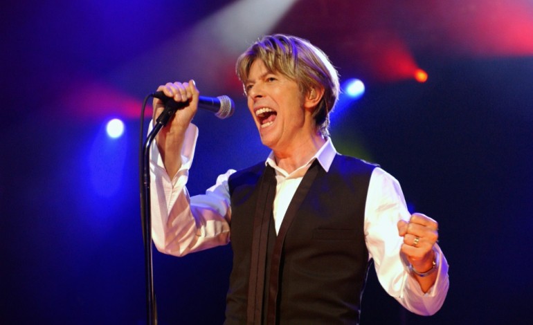 Londres (AFP). David Bowie, légende du rock, est mort d'un cancer, provoquant une pluie d'hommages 