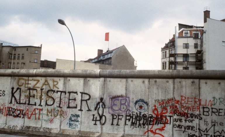 Berlin (AFP). L'Allemagne remercie David Bowie pour avoir aidé à faire tomber le Mur de Berlin