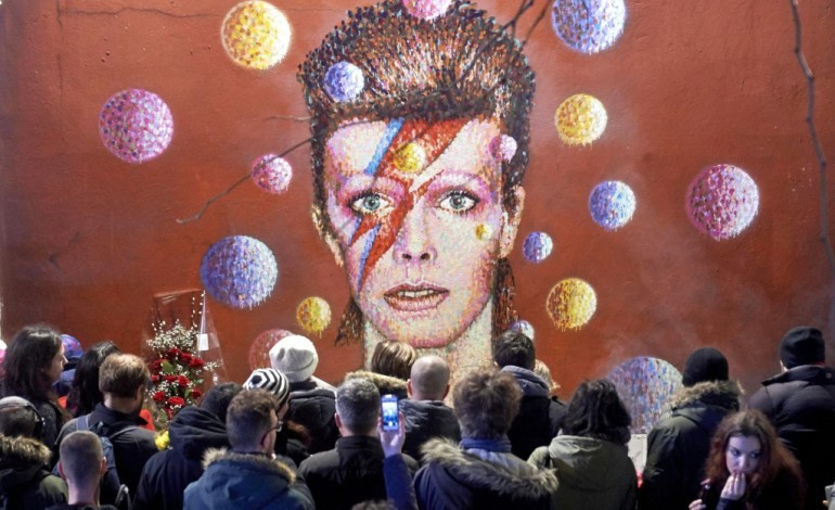 New York (AFP). Mort de David Bowie: pluie d'hommages à la légende du rock