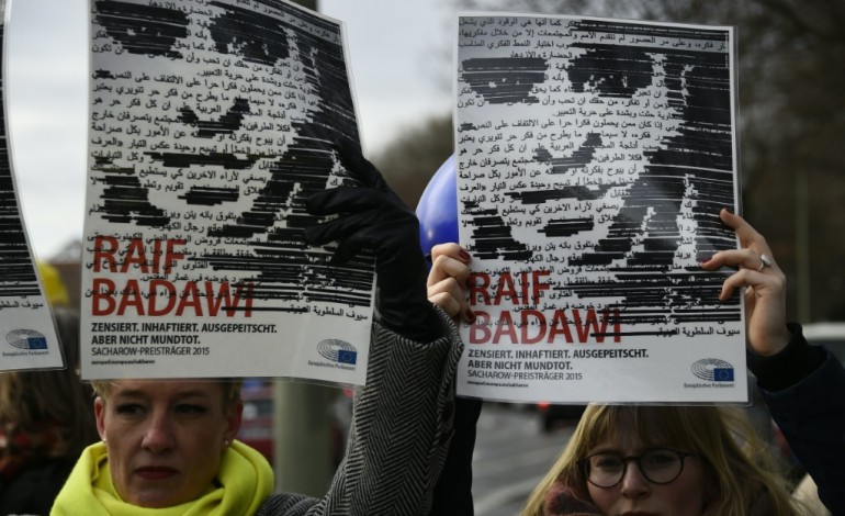Montréal (AFP). La soeur du blogueur Raef Badaoui emprisonnée en Arabie saoudite, indique Amnesty