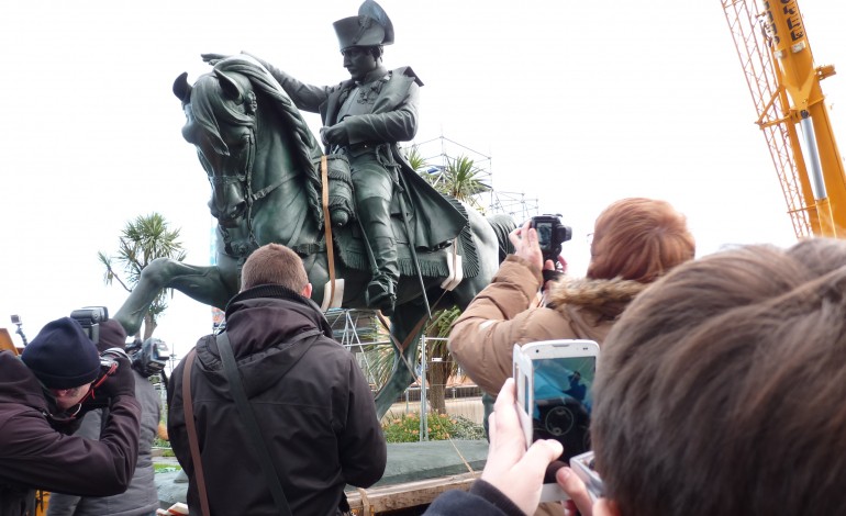 Cherbourg : Napoléon accueilli chez lui comme une star !