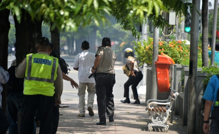 Jakarta (AFP). Indonésie: au moins 3 morts dans des explosions causées par une bombe au centre de Jakarta