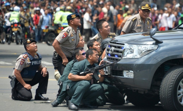 Jakarta (AFP). Indonésie: au moins 4 morts dans des explosions  au centre de Jakarta