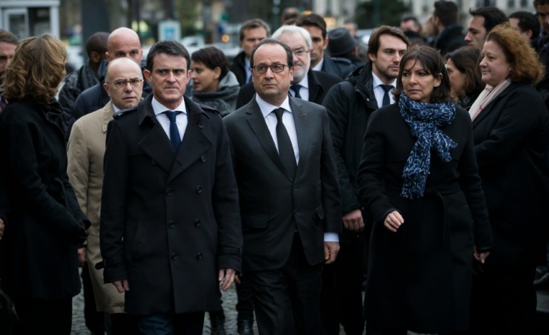 Paris (AFP). Hollande, Valls et le gouvernement en nette baisse, selon un sondage