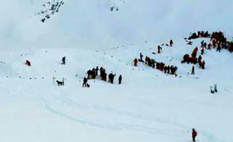 Les Deux Alpes (France) (AFP). Une avalanche en Isère fait 3 morts dont deux lycéens 