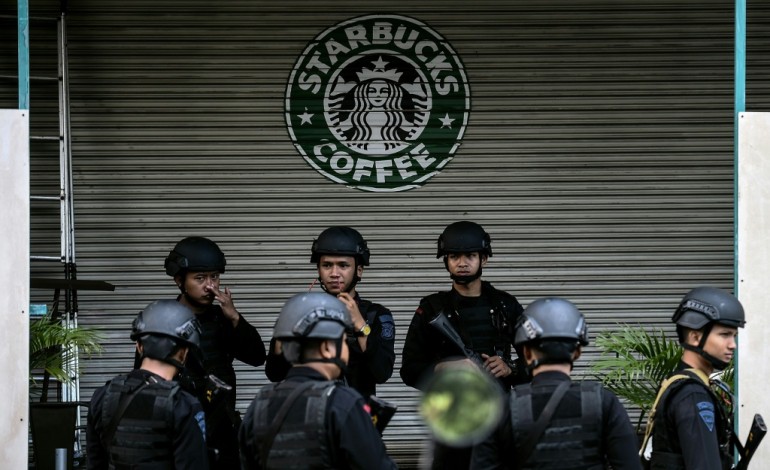 Jakarta (AFP). Les attentats de Jakarta financés avec des fonds de l'EI, 12 personnes arrêtées