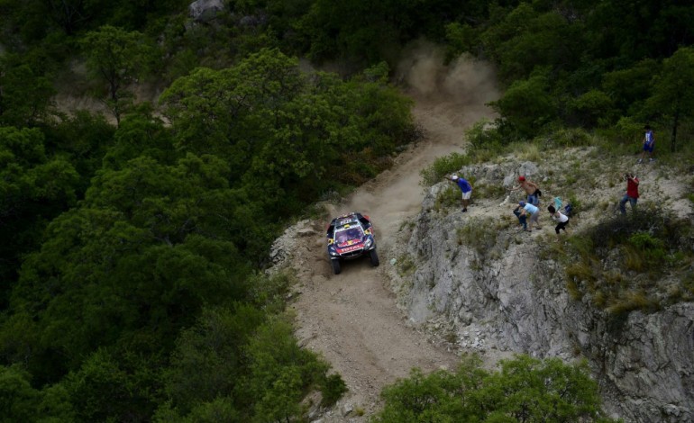 Rio Cuarto (Argentine) (AFP). Auto: Peterhansel remporte son 12e Dakar, Peugeot son premier depuis 1990