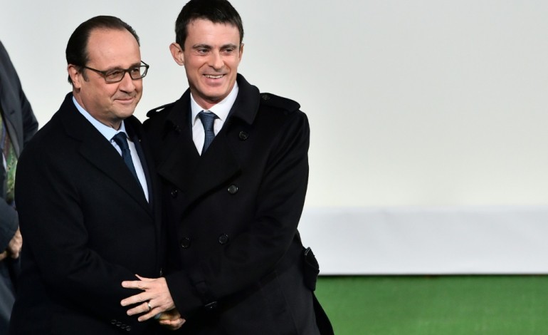 Paris (AFP). Popularité: Hollande à 29%, en hausse de 2 points, Valls stable à 36% 
