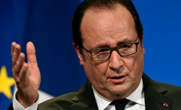Paris (AFP). Hollande abat lundi ses dernières cartes contre le chômage
