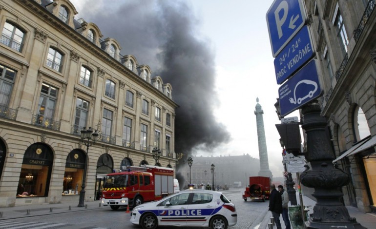 Paris (AFP). Incendie au Ritz à Paris, en travaux