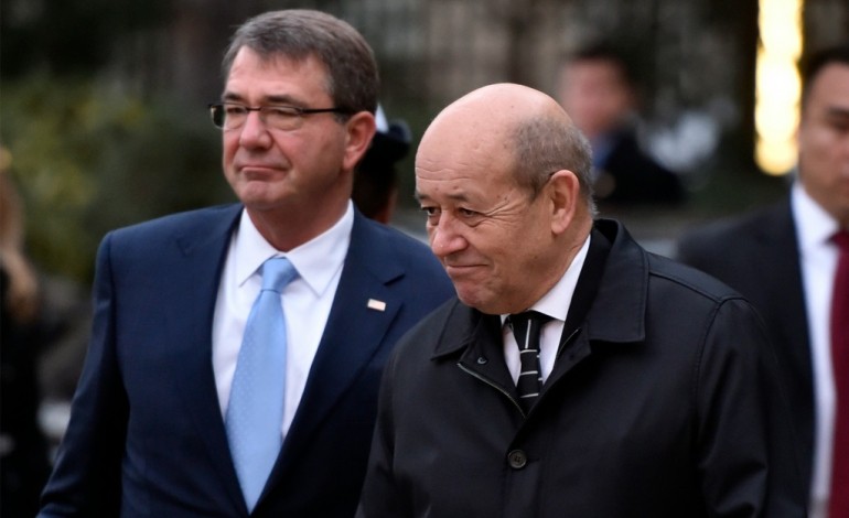 Paris (AFP). La coalition anti-EI veut profiter du recul des jihadistes pour détruire leurs centres vitaux