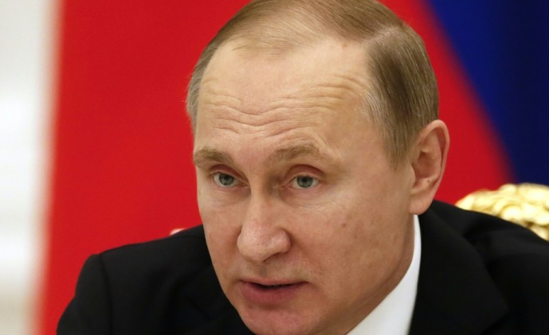 Moscou (AFP). Le plongeon du rouble met Poutine sous pression 