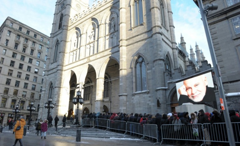 Montréal (AFP). Céline Dion au côté du cercueil de son mari René Angélil pour un dernier hommage