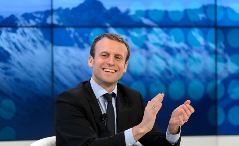 Davos (Suisse) (AFP). Macron: le projet de réforme du temps de travail signe la fin de facto des 35 heures