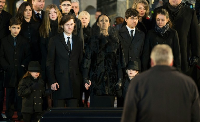 Montréal (AFP). Céline Dion, ses enfants et ses fans, pleurent René Angélil