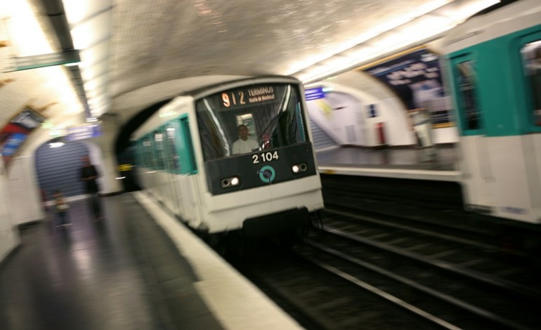 Paris (AFP). Reprise du trafic sur la ligne 1 du métro parisien